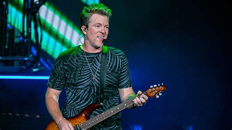 Joe Don Rooney, Rascal Flatts guitarist, addresses time away。